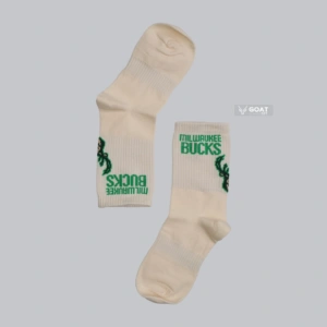 جوراب ساق بلند کرم، طرح Milwaukee Bucks، مناسب استایل ورزشی و اسپرت.