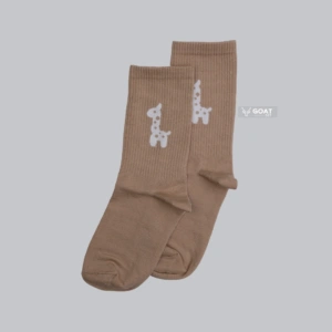 جوراب ساق بلند با طرح حیوان (زرافه)، رنگ قهوه‌ای/شکلاتی، مناسب استایل فانتزی و دخترانه.